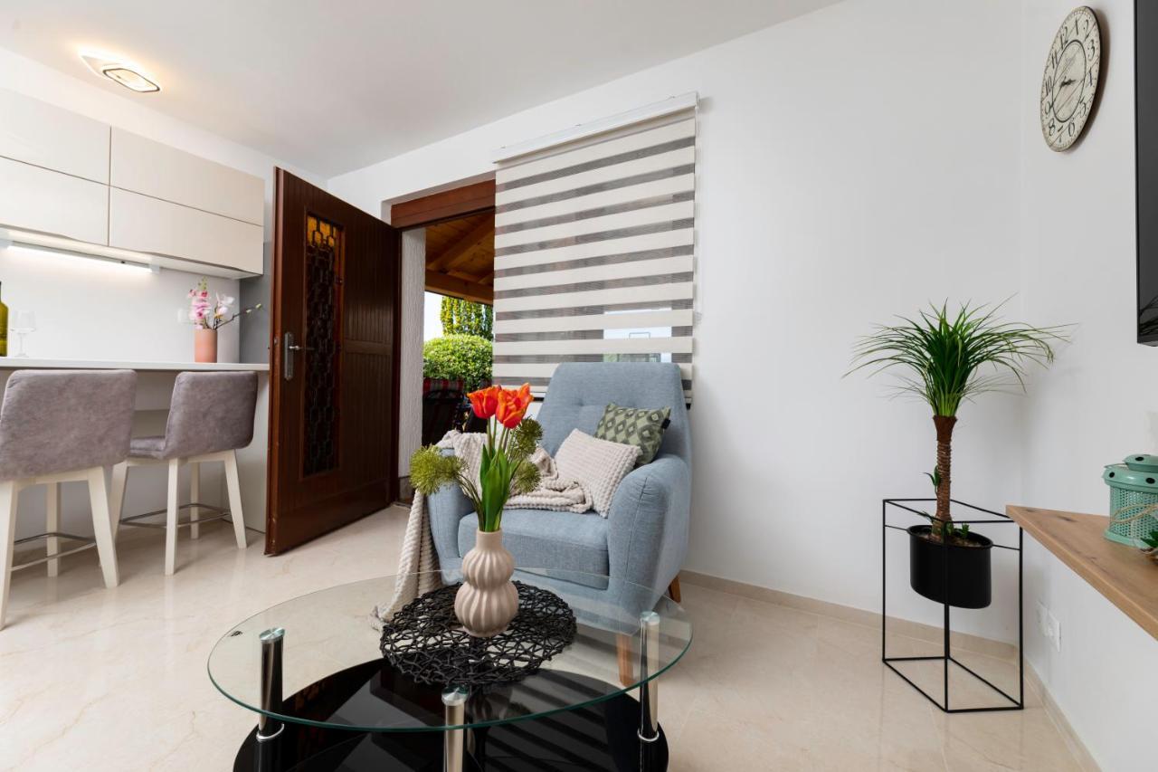 Apartman "Ela" Njivice Dış mekan fotoğraf