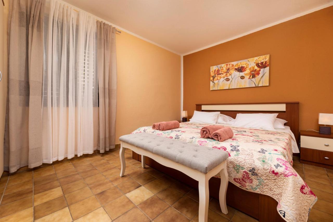 Apartman "Ela" Njivice Dış mekan fotoğraf