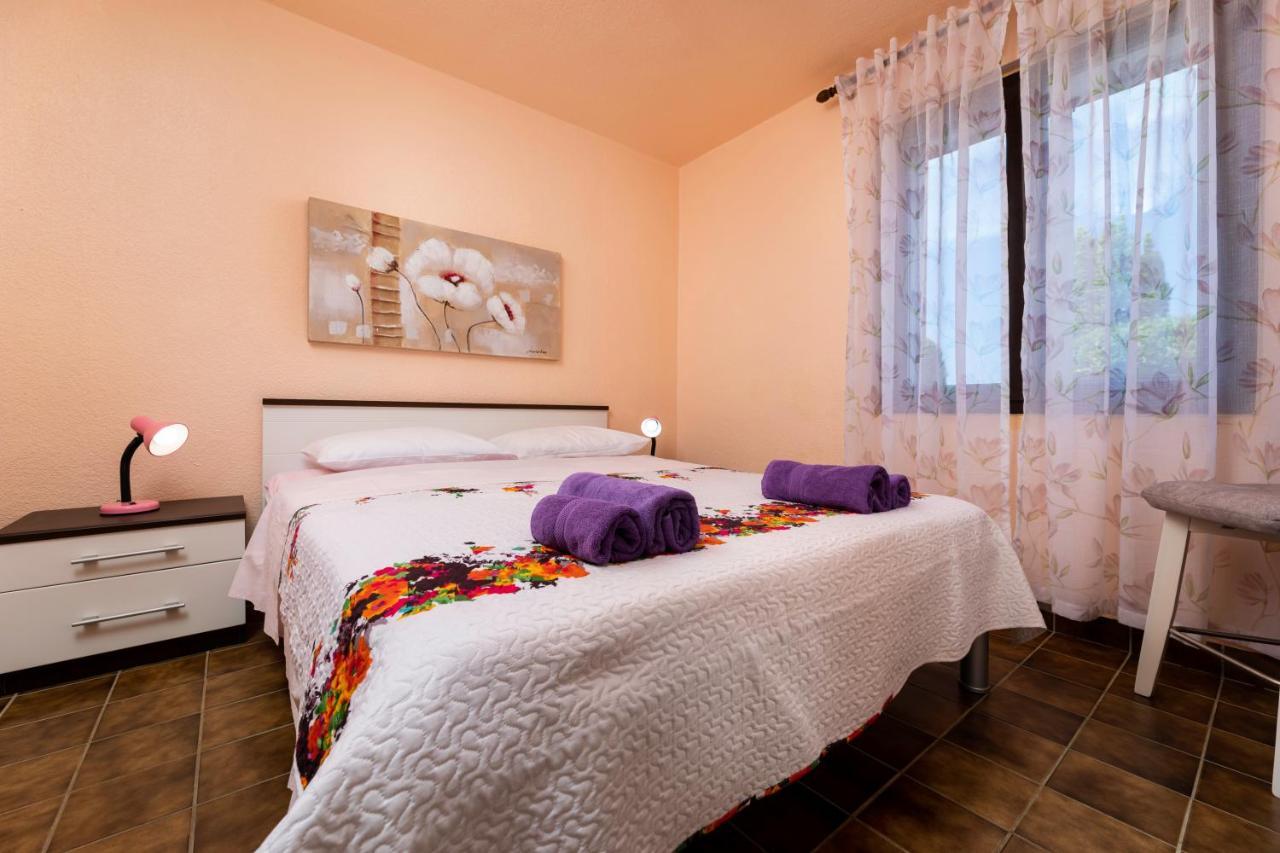 Apartman "Ela" Njivice Dış mekan fotoğraf