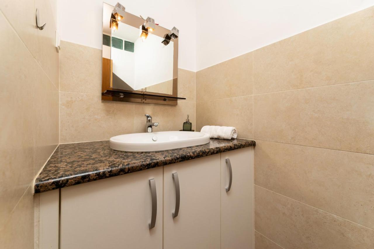 Apartman "Ela" Njivice Dış mekan fotoğraf