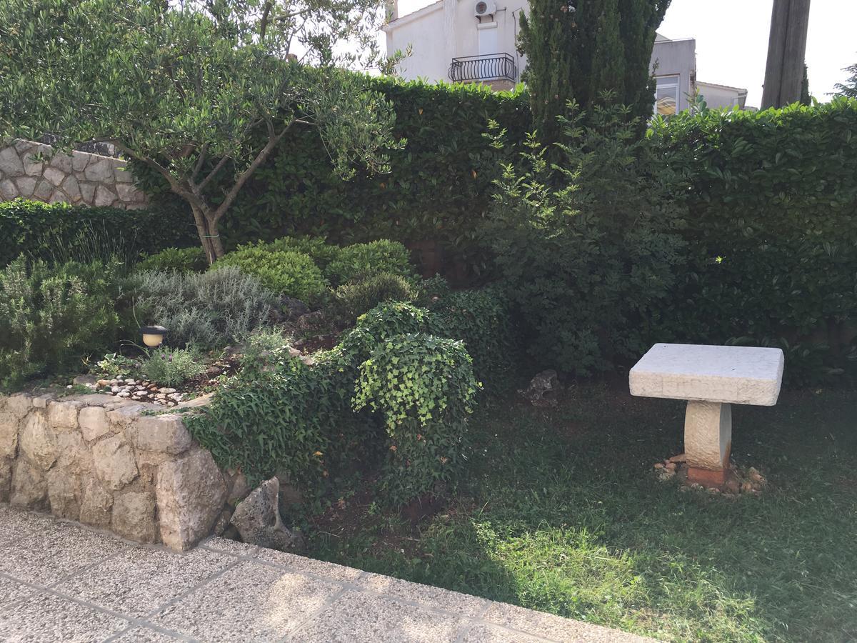 Apartman "Ela" Njivice Dış mekan fotoğraf