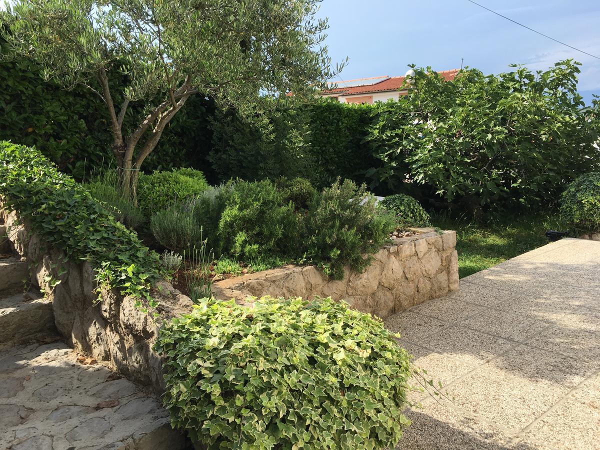 Apartman "Ela" Njivice Dış mekan fotoğraf