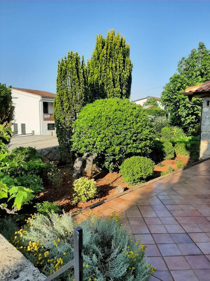 Apartman "Ela" Njivice Dış mekan fotoğraf